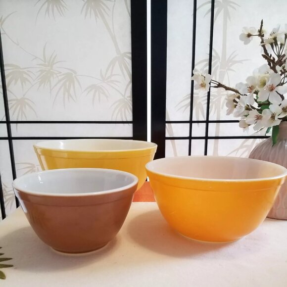 1950's Pyrex Mixing Bowl Set Brown 401 Citrus Orange 402 Daisy Yellow 403 - Picture 1 of 7
